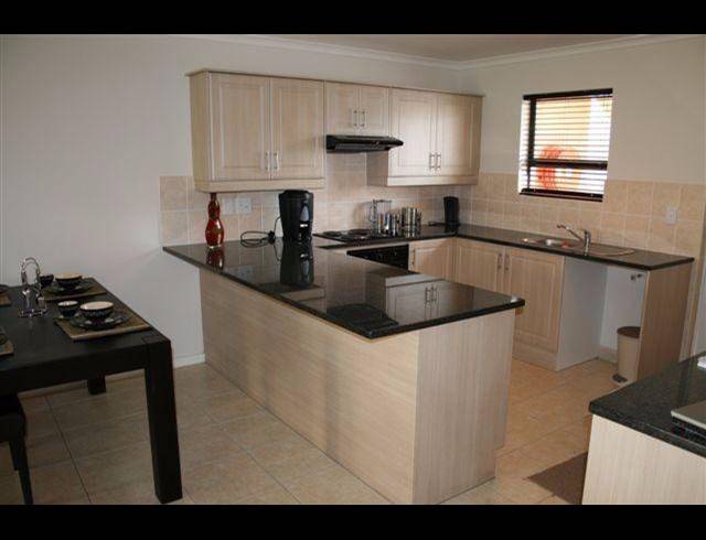 2 BEDROOM APARTMENT FOR SALE IN SOMERSET WEST
